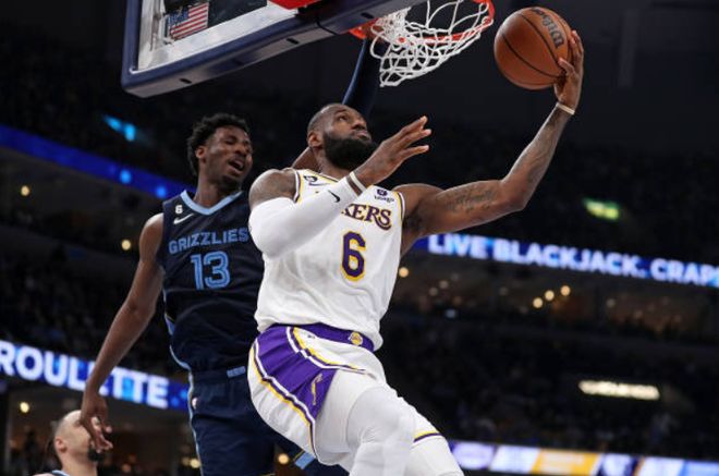 他能用两三 他能用两三